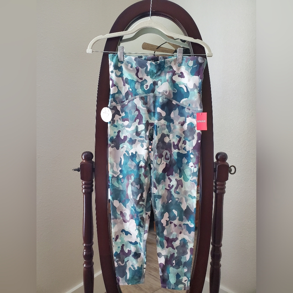 NWT Spanx Booty Boost Active 7/8 Leggings, Painted Camo Size Medium